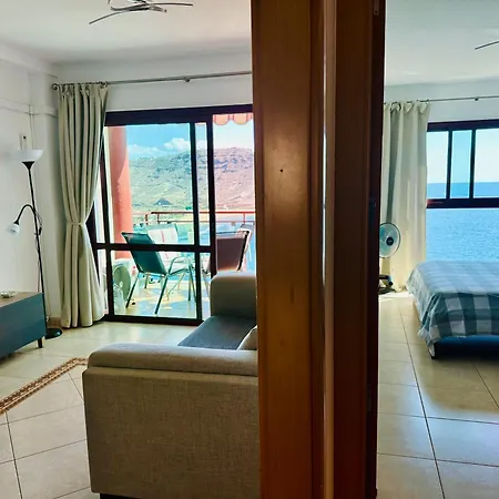 Su Eminencia - Sea View With Modern Comforts Διαμέρισμα